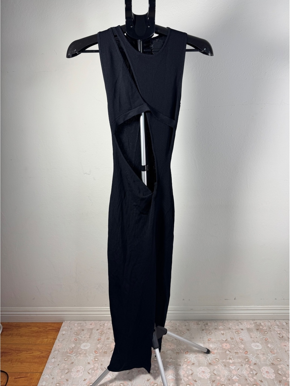 Summerhaus Black Cutout Sleeveless Midi Dress Small